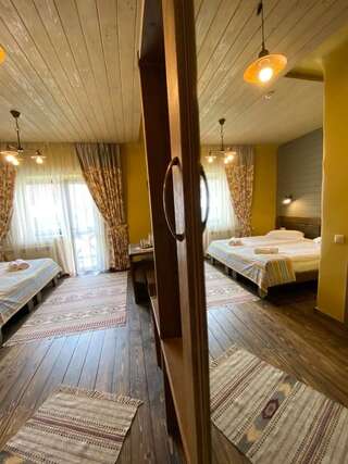 Отель Hotel Monysto Буковель Двухместный номер с 1 кроватью или 2 отдельными кроватями и балконом-11
